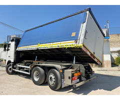VOLVO FH 12 460 CON CASSONE RIB