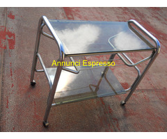 Per la vendita un tavolinetto in acciaio e v