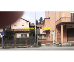 Palazzo mq1650 Discreto su più livelli