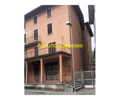Palazzo mq1650 Discreto su più livelli