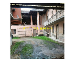 Palazzo mq1650 Discreto su più livelli