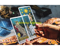 LAURA, LA VOCE CHE LEGGE IL TUO DESTINO.