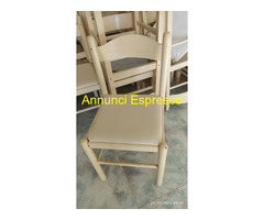 Sedia in legno con seduta ecopelle come nuove