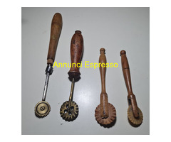 Strumenti d?epoca   , rotelle taglia pasta in mate