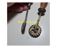 Strumenti d?epoca   , rotelle taglia pasta in mate