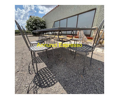 Grande tavolo in ferro battuto per esterno