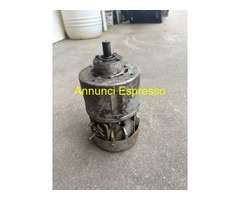 Motoriduttore Sirem per refrigeratore latte.