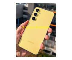 Vendo Samsung Galaxy S24 FE, capacità 128GB yellow