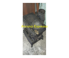 Stufa putage nera in ghisa in ottime condizioni