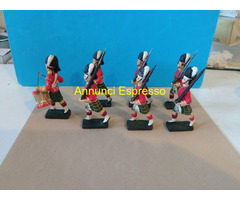 Soldatini scozzesi in parata