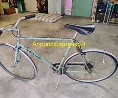 Bicicletta Bianchi da corsa modificata in citybike