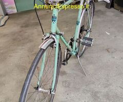 Bicicletta Bianchi da corsa modificata in citybike