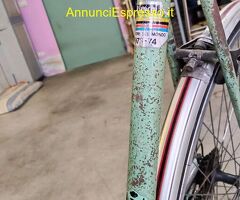 Bicicletta Bianchi da corsa modificata in citybike