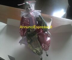 BAMBOLA DI PORCELLANA CON CARILLON