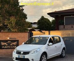 DACIA Sandero Sandero I 2008 1.4 8v Laureate Gpl Berlina