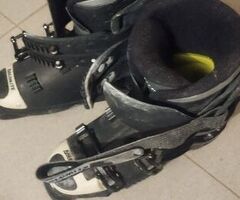 Scarponi da sci e tuta da sci donna