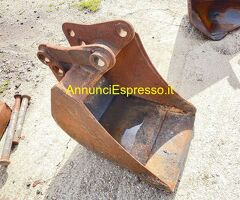 BENNE VARIE MISURE CON ATTACCO X TERNA JCB 3CX