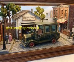 Modellino originale auto in metallo anni '50