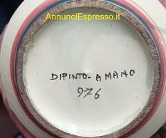 Vaso pregiato in porcellana dipinta a mano.