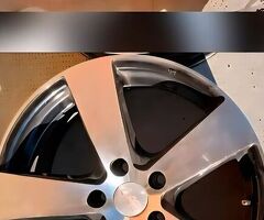 Cerchi in lega da 17 pollici con gomme invernali