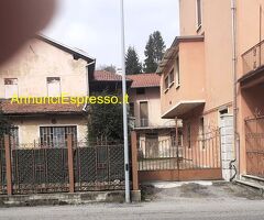 Palazzo mq1650 Discreto su più livelli