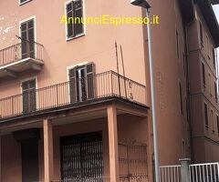 Palazzo mq1650 Discreto su più livelli