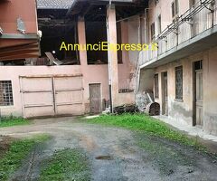 Palazzo mq1650 Discreto su più livelli