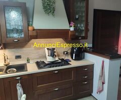 Vendo CUCINA IN LEGNO MASSELLO