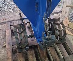 PIANTAPATATE TRAINATO PER MOTOCOLTIVATORE CON EROG