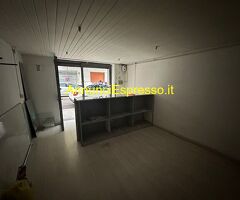 Affitto negozio San Pasquale mq50 affitto Euro300