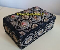 Antico   portagioie  anglo-indiano in  velluto cin