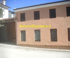 Affitto villa bifamiliare ideale pervisitare una nuova città mq120 numero locali> cinque