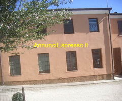 Affitto villa bifamiliare ideale pervisitare una nuova città mq120 numero locali> cinque