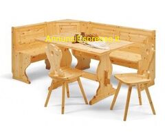 Sedie tirolesi in diversi finiture e angolo panca