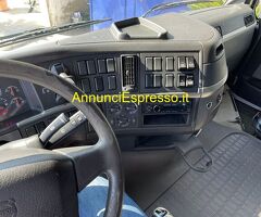 VOLVO FH 12 460 CON CASSONE RIB