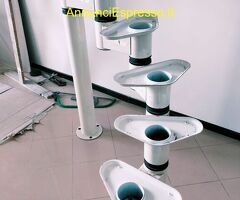 Scala in legno ed acciaio