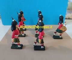 Soldatini scozzesi in parata