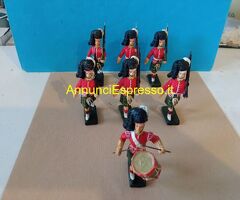 Soldatini scozzesi in parata