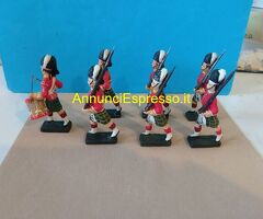 Soldatini scozzesi in parata