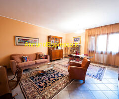 Villa a schiera mq350 Ristrutturato primo piano