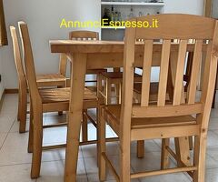 Tavolo capretto abete con sedie